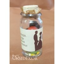 Üvegcse parafadugóval és egyedi címkével