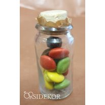 Üvegcse parafadugóval és egyedi címkével