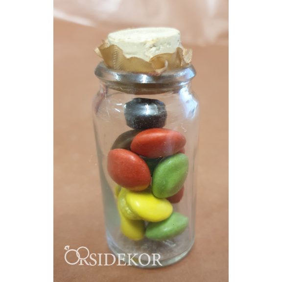 Üvegcse parafadugóval és egyedi címkével