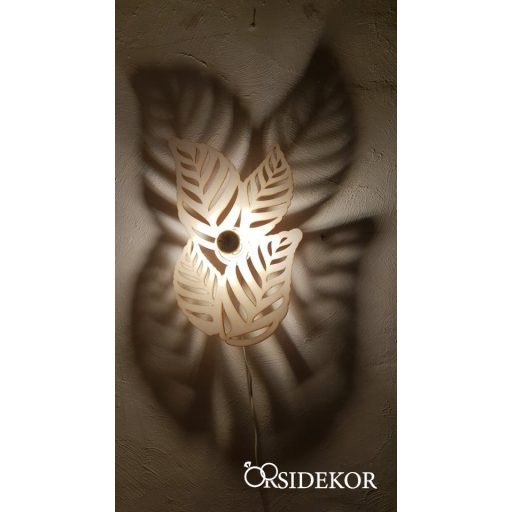 Leveles árnyékvető fali lámpatest fából