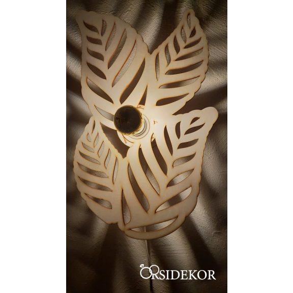 Leveles árnyékvető fali lámpatest fából