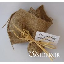 Illatos fa golyó juta csipkében, raffia masnival