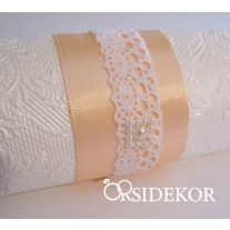 Szalvétagyűrű csipkével