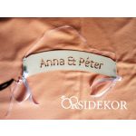 Ívelt tábla esküvőre fából megszemélyesítve