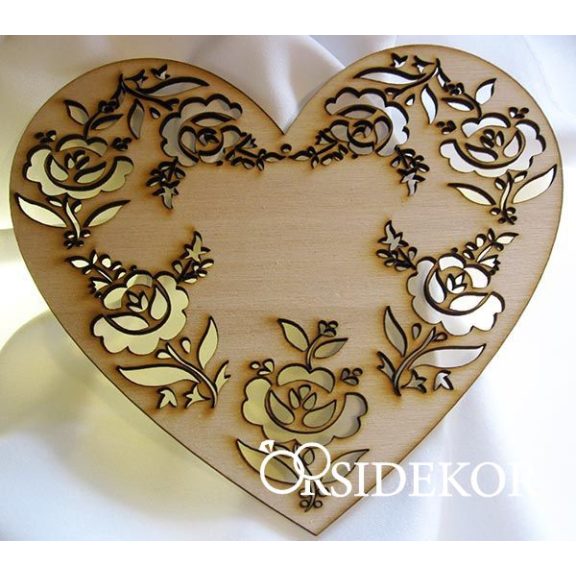 Magyar áttört mintás szív fából, kicsi