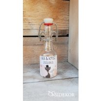 Csatos pálinkás üveg (üresen) matricával díszítve