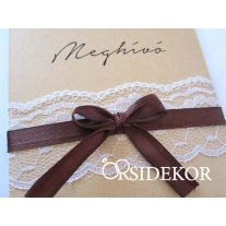 Elegáns esküvői meghívó csipkével és szalaggal