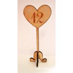 Talpas szív asztalszám fából