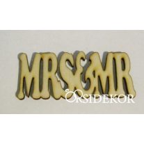 Mr&Mrs felirat fából