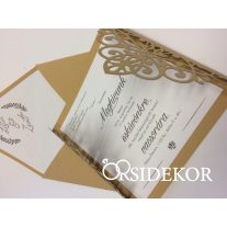Kinyitható esküvői meghívó csipkével és szalaggal