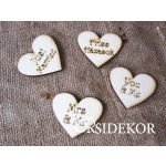 Fa szívek felirattal