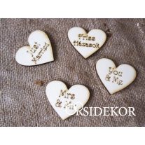 Fa szívek felirattal