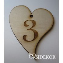 Asztalszám fából, szívben, 1-10 ig számozva