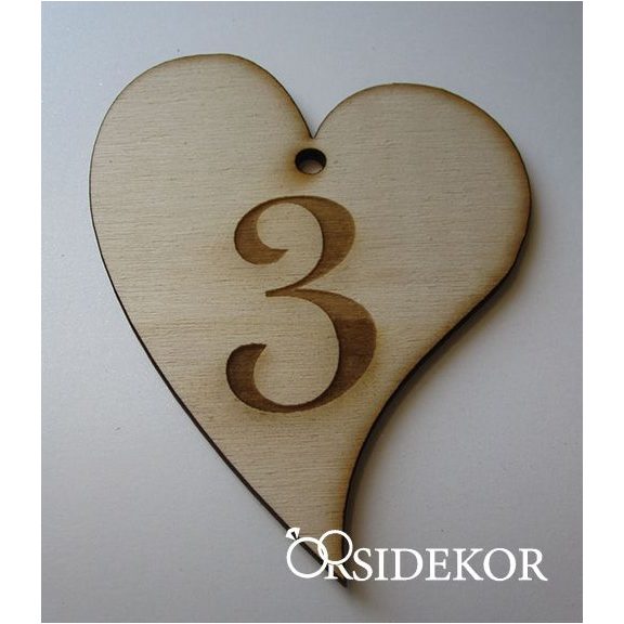 Asztalszám fából, szívben, 1-10 ig számozva