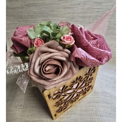 Szülőköszöntő örök virágbox fadobozban