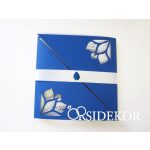   Kinyitható esküvői meghívó modern áttört mintával, szalaggal és gyönggyel