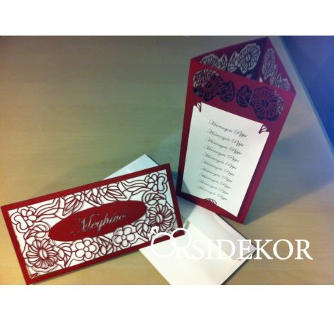 Lézervágott esküvői menüháromszög virágmintával Lézervágott esküvői menüháromszög virágmintával