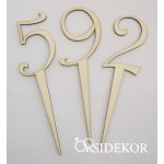 Asztalszám fából, virágba tűzhető