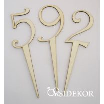 Asztalszám fából, virágba tűzhető