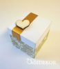 Dobozos esküvői meghívó mintás dobozban, kis fa szívecskével 7x7 cm