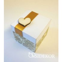   Dobozos esküvői meghívó mintás dobozban, kis fa szívecskével 7x7 cm