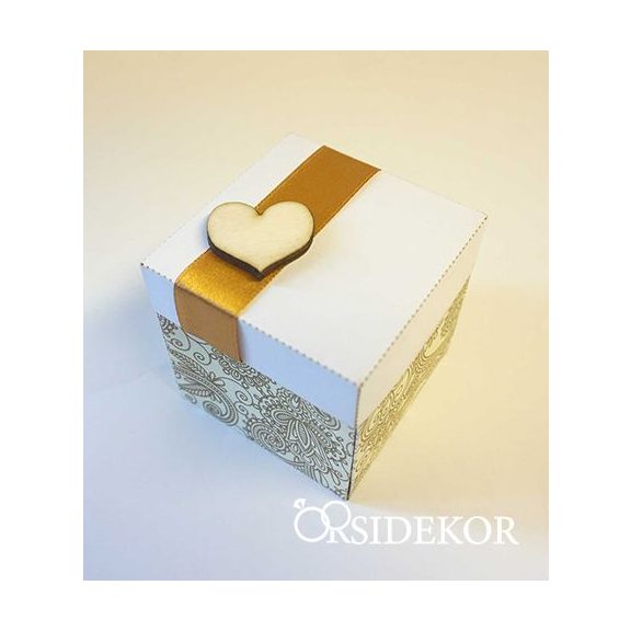 Dobozos esküvői meghívó mintás dobozban, kis fa szívecskével 7x7 cm
