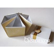   Dobozos esküvői meghívó mintás dobozban, kis fa szívecskével 7x7 cm