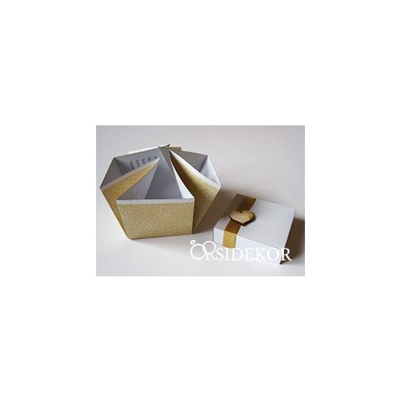 Dobozos esküvői meghívó mintás dobozban, kis fa szívecskével 7x7 cm