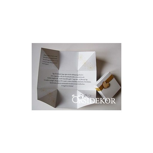Dobozos esküvői meghívó mintás dobozban, kis fa szívecskével 7x7 cm