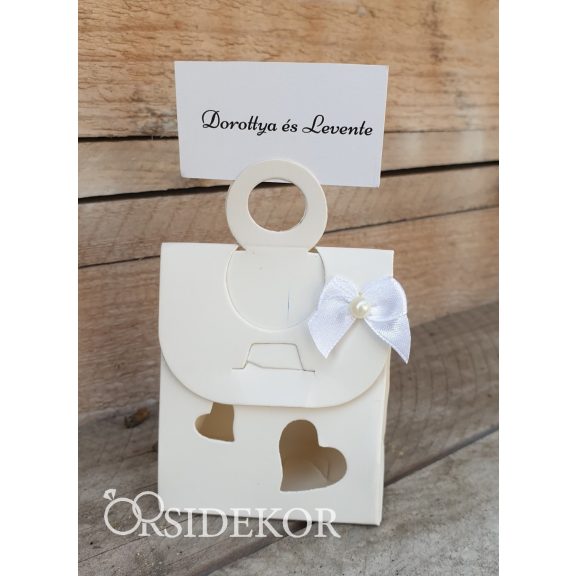 Köszönetajándék-doboz cukrozott mandulával, csoki szívvel