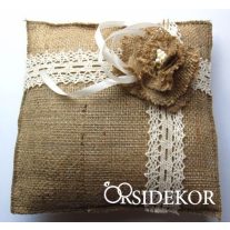   Juta gyűrűpárna vintage stílusban virággal és csipkével