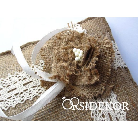 Juta gyűrűpárna vintage stílusban virággal és csipkével