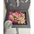 Szülőköszöntő virágbox orchideás 