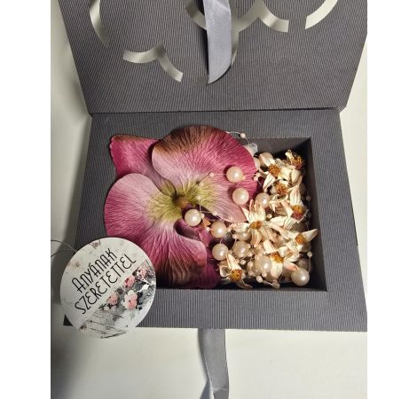 Szülőköszöntő virágbox orchideás 