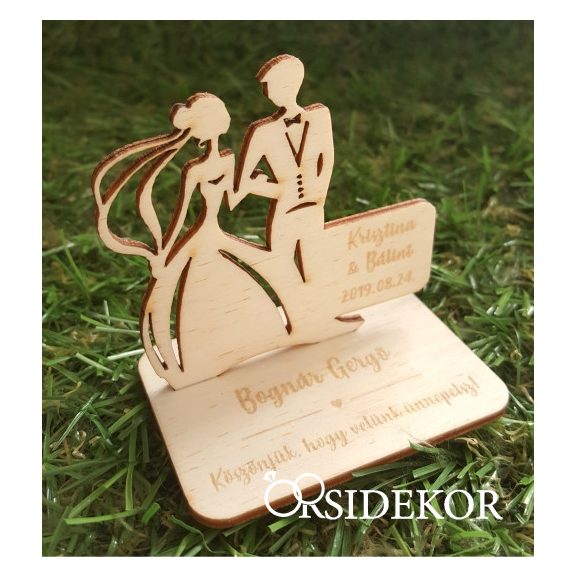Vőlegény-menyasszony figurás köszönetajándék és ültetőkártya 2 az 1-ben
