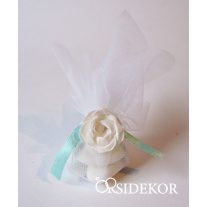   Köszönetajándék cukrozott mandulával fehér tüllbe csomagolva