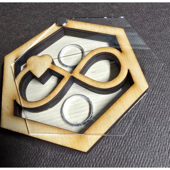 Hexagon gyűrűtartó doboz, plexivel 