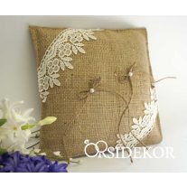 Juta gyűrűpárna csipkével és gyönggyel