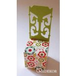 Köszönetajándék-doboz virágos mintával (lapra szerelve)