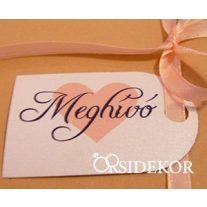   Borítékos esküvői meghívó szalaggal és kis cetlivel átkötve